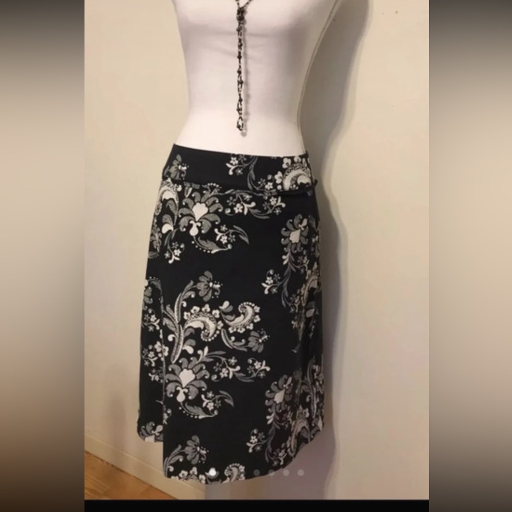 🪸5 for $25🪸 H&M black white cotton skirt